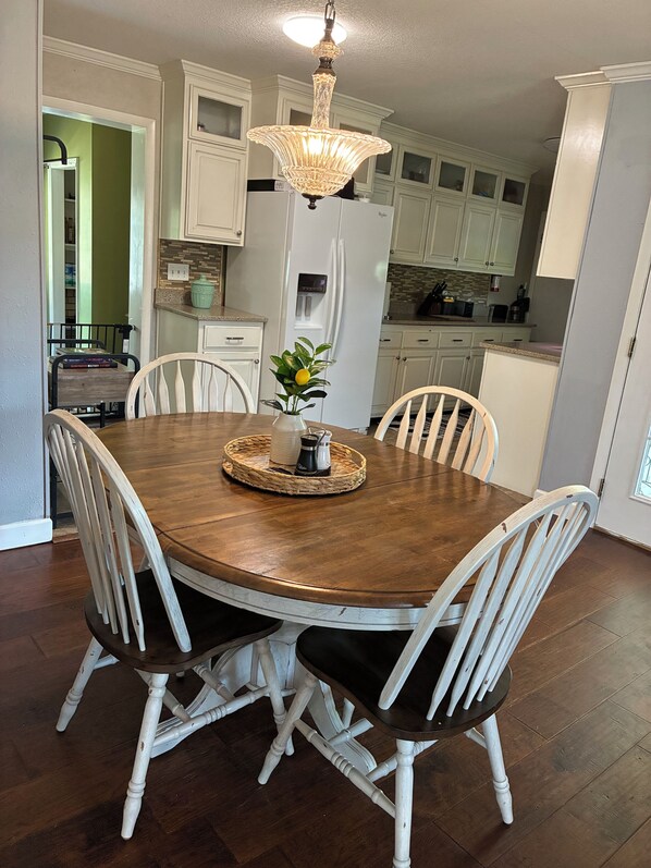 Dining - 2-bedrooms 1-bath house in Lyons with WiFi, AC, and printer. (Lyons)