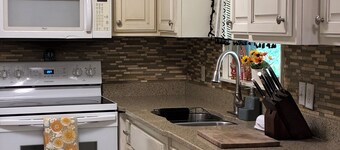 2-bedrooms 1-bath house in Lyons with WiFi, AC, and printer.