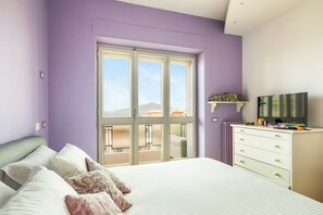 Exclusive Penthouse, Sea View | Iron/ironing board, free WiFi, bed sheets - YourHome - Olly House (Sorrento)