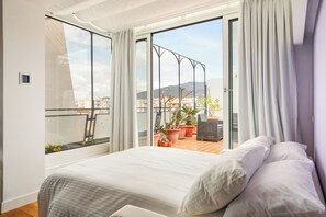 Exclusive Penthouse, Sea View | Living area | 32-inch flat-screen TV with digital channels, LCD TV