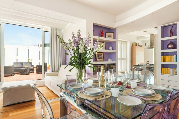 Exclusive Penthouse, Sea View | Living area | 32-inch flat-screen TV with digital channels, LCD TV