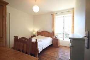 3 habitaciones, cuna de viaje y wifi gratis 