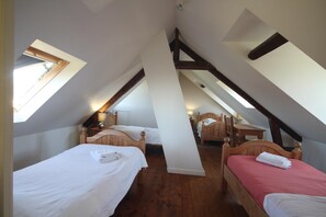 3 bedrooms, travel crib, free WiFi