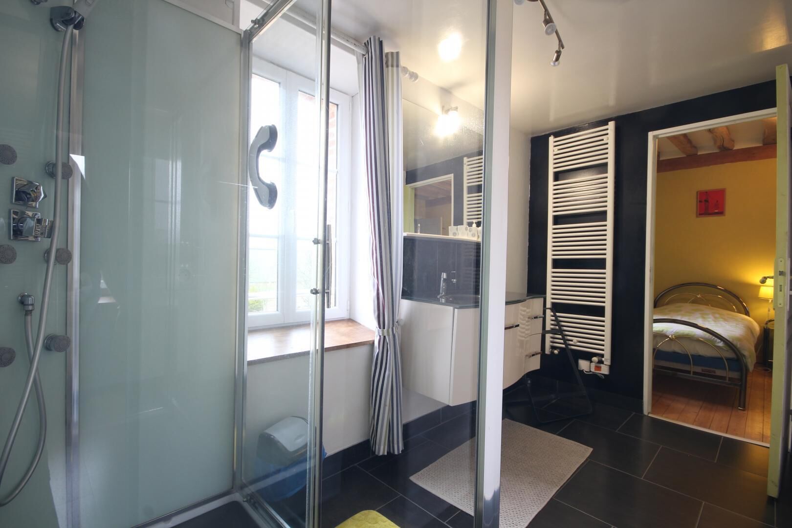 4 bedrooms, travel cot, free WiFi