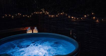 Luxury Farm Cottage with Hot Tub in Yorkshire