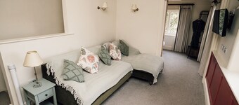 Luxury Farm Cottage with Hot Tub in Yorkshire