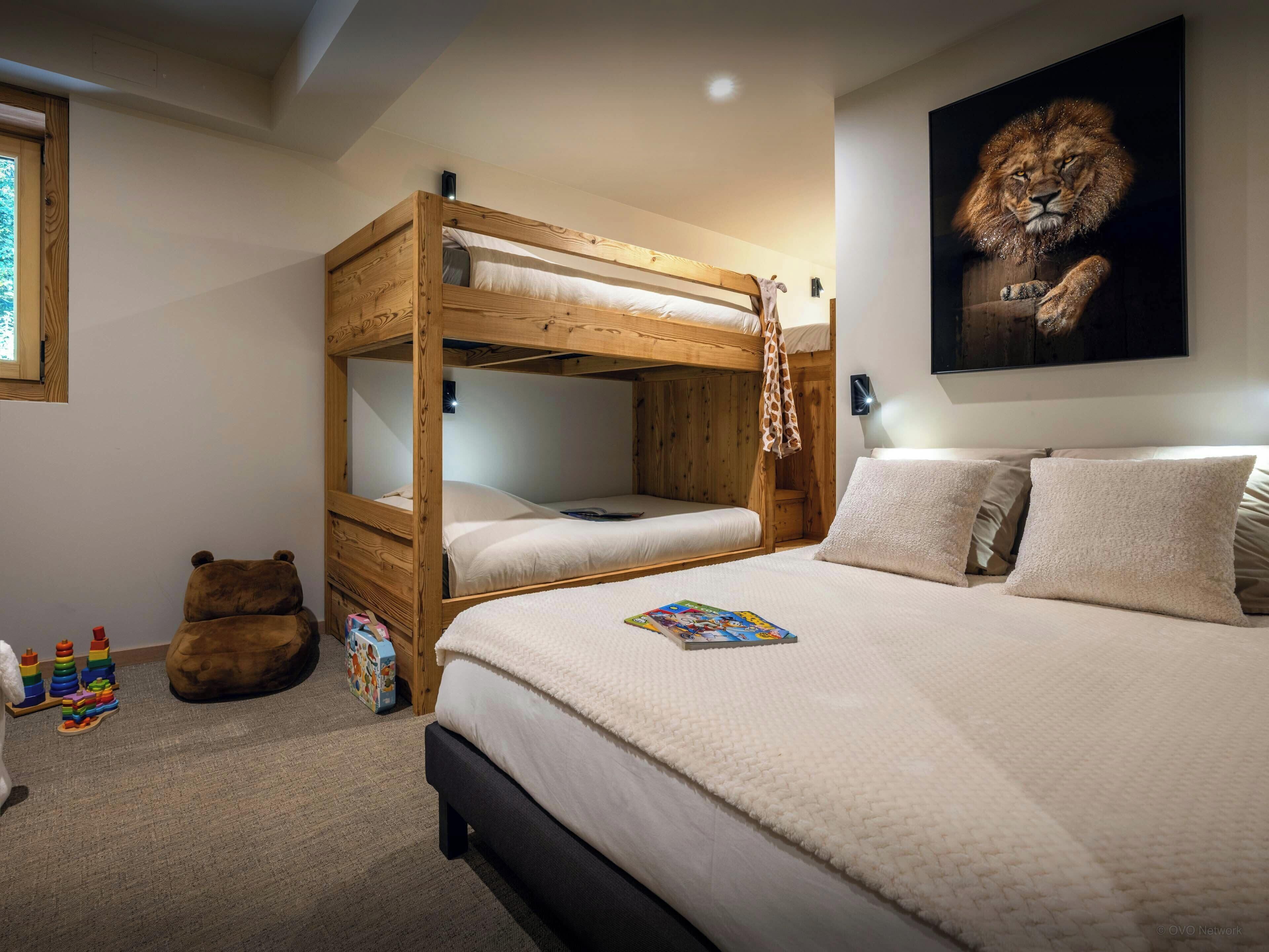 5 slaapkamers, een strijkplank/strijkijzer, wifi, beddengoed