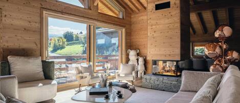 Televisión y chimenea