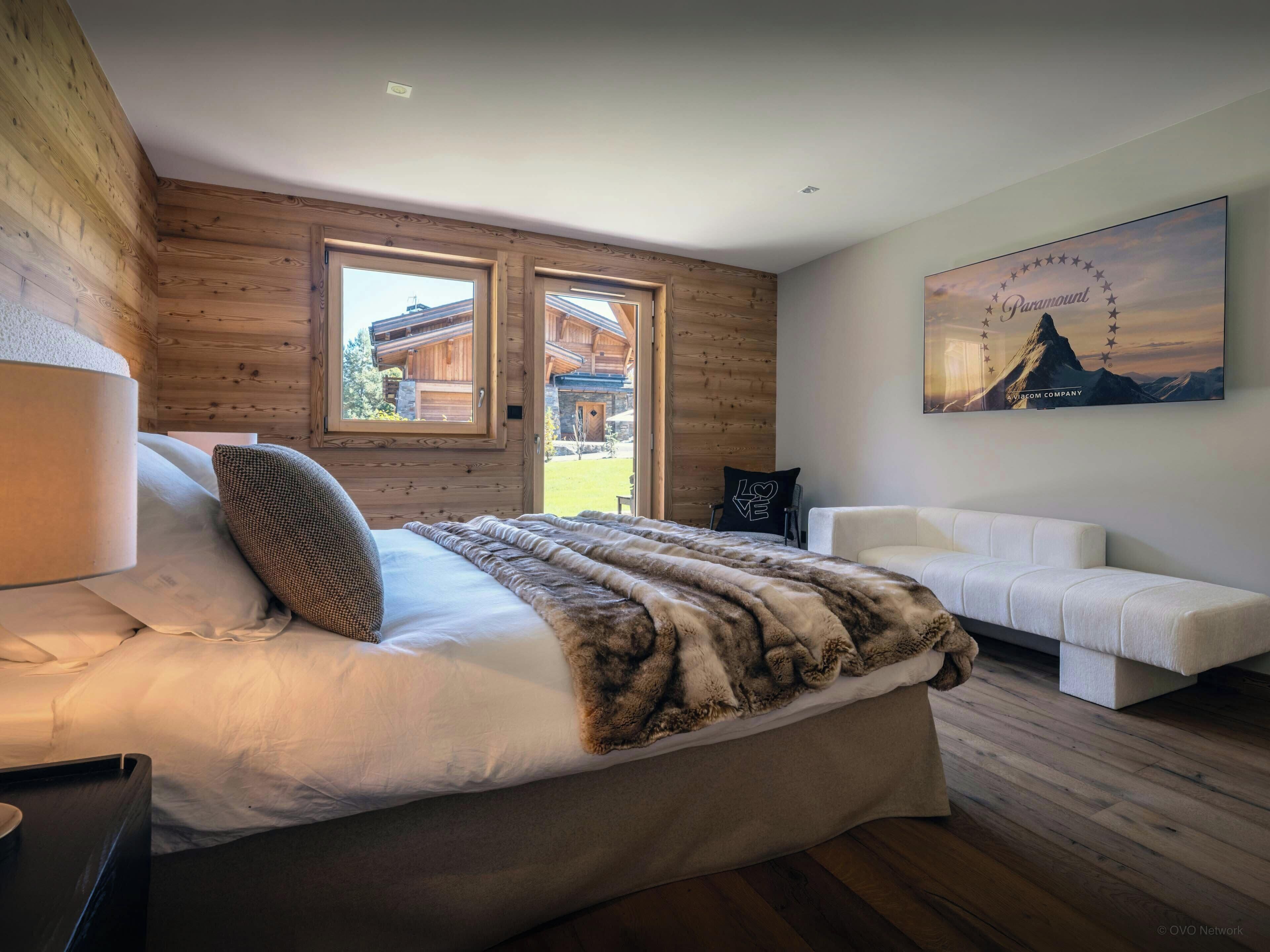 5 habitaciones, tabla de planchar con plancha, wifi y ropa de cama 