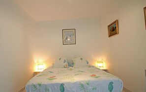 2 bedrooms, travel cot, free WiFi