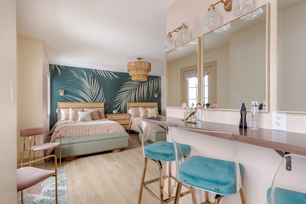 3 habitaciones, caja de seguridad en la habitación y escritorio 