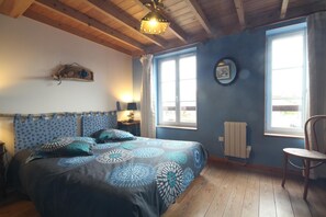 4 habitaciones, cuna de viaje y wifi gratis 