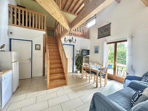 テレビ、DVD プレーヤー