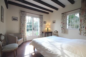 6 bedrooms, travel crib, free WiFi
