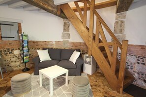 TV, DVD player, ping pong - Gîtes de France® - Le Colombier d'Yville (HERONCHELLES)