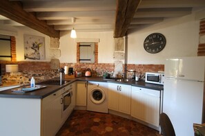 Fridge, microwave, oven, stovetop - Gîtes de France® - Le Colombier d'Yville (HERONCHELLES)
