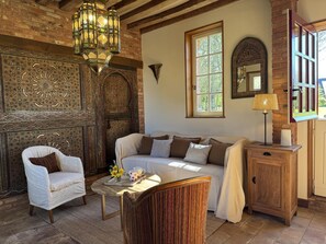 TV - Gîtes de France® - La Maison Rouge (BOIS HEROULT)