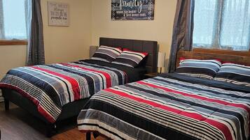 3 bedrooms, iron/ironing board, WiFi, bed sheets