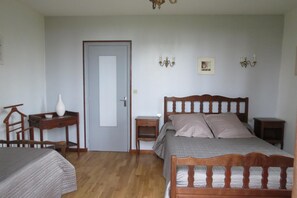 3 bedrooms, travel crib, free WiFi