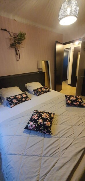 4 Schlafzimmer, kostenloses WLAN, Bettwäsche