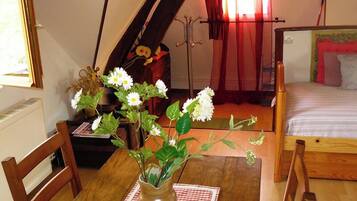 Travel crib, free WiFi