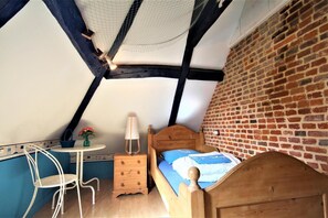 3 bedrooms, travel crib, free WiFi