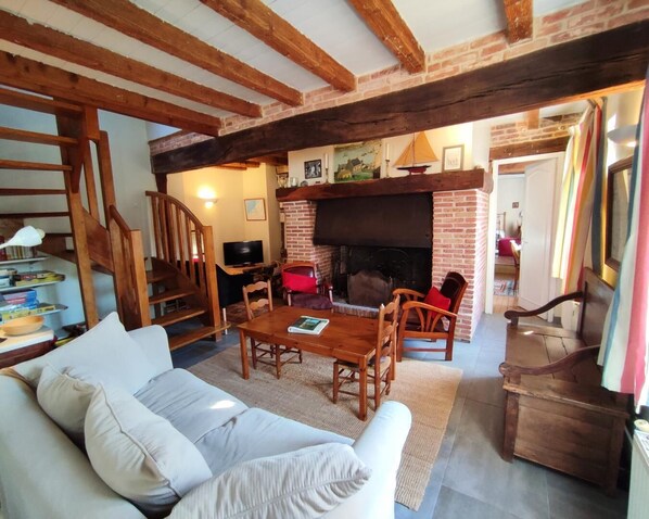 TV, fireplace, DVD player, ping pong