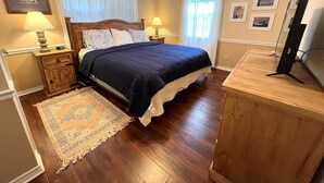 3 bedrooms, WiFi, bed sheets - Porch, Paddle & Stay on PK - East side close to Rocker B Ranch (Graford)