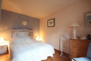 1 bedroom, travel cot, free WiFi