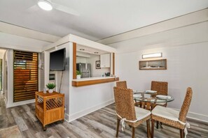Dining - Cozy 1-bedroom condo with AC, WiFi in peaceful Koloa (Koloa)