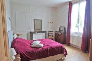 1 bedroom, travel cot, free WiFi