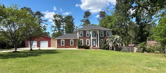 Spacious 5-bdrm, 4bth with AC, WiFi, fenced yard, outdoor pool in charming Evans