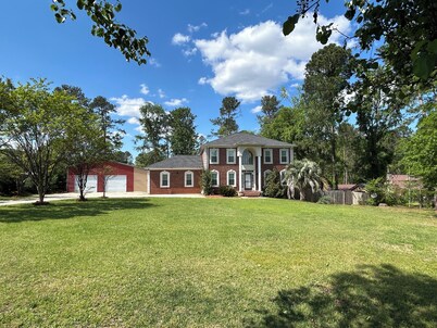 Spacious 5-bdrm, 4bth with AC, WiFi, fenced yard, outdoor pool in charming Evans