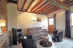 TV, mesa de pingue-pongue