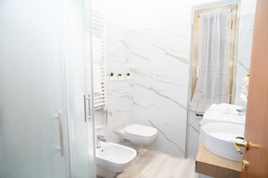 Douche, bidet