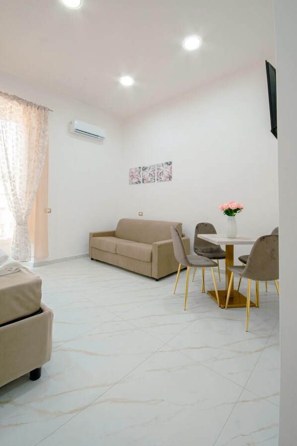 Deluxe Quadruple Room, City View