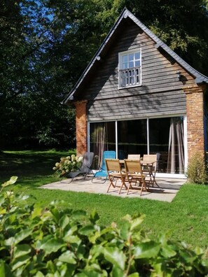 Outdoor dining - Gîtes de France® - La Couture (IMBLEVILLE)