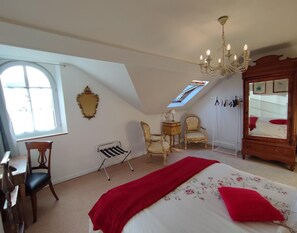 4 bedrooms, travel crib, free WiFi