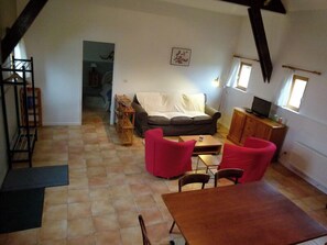 TV, DVD player - Gîtes de France® - Le Ronceray (ST MARTIN DE BOSCHERVILLE)