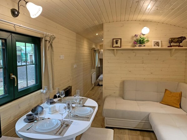 Télévision, table de tennis de table