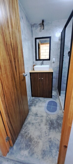 Basic Studio, 1 Double Bed with Sofa bed, Kitchenette, Ground Floor | Bathroom | Shower, hair dryer, towels, soap - Yaxchilan 27 (Cancun)