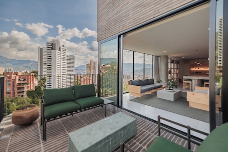 Luxury Penthouse, 2 Bedrooms, Hot Tub | Terrace/patio