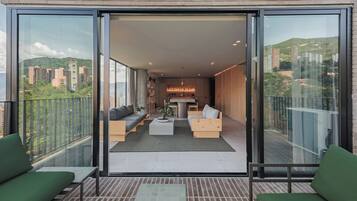 Luxury Penthouse, 2 Bedrooms, Hot Tub | Terrace/patio