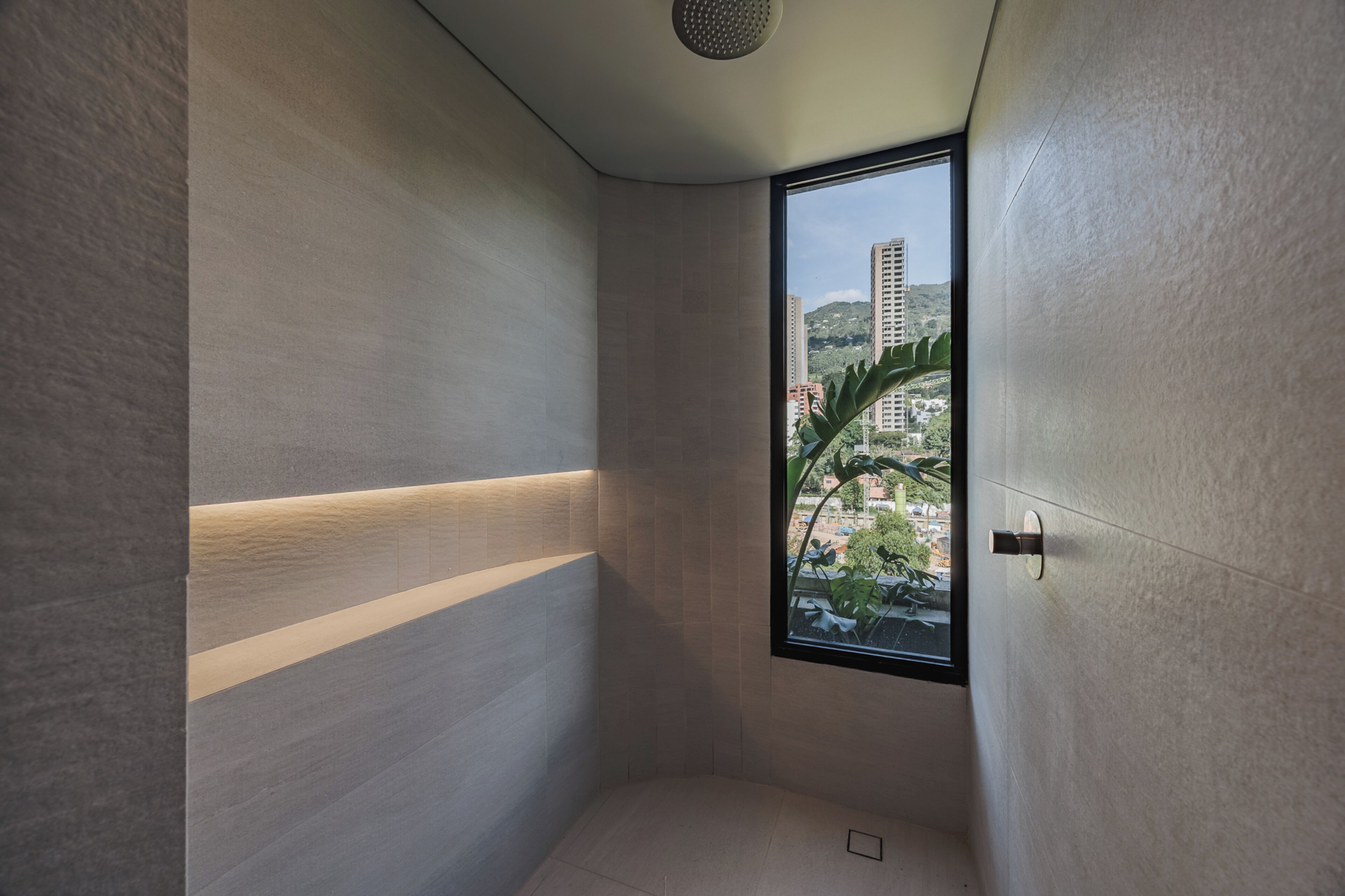 Cobertura superluxo, 2 quartos, banheira de imersão | Chuveiro