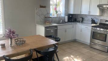 Frigorífic, microones, forn i placa de cuina