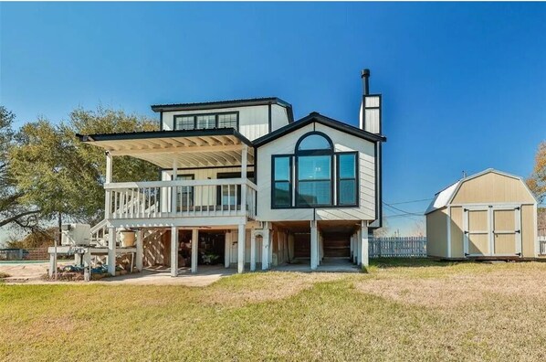 Exterior - Waterfront Retreat w/ Pool: Family & Fishing Escape in Baytown, Near Houston (Baytown)