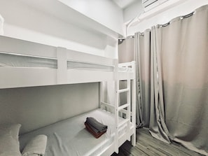 2 bedrooms, iron/ironing board, Internet, bed sheets