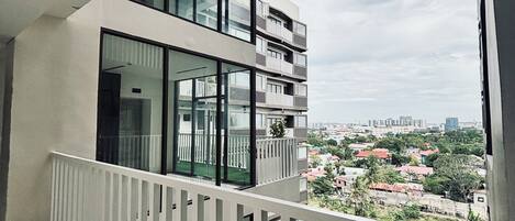 المنطقة المحيطة بالمنشأة