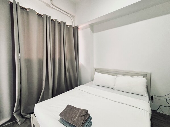 2 bedrooms, iron/ironing board, Internet, bed sheets