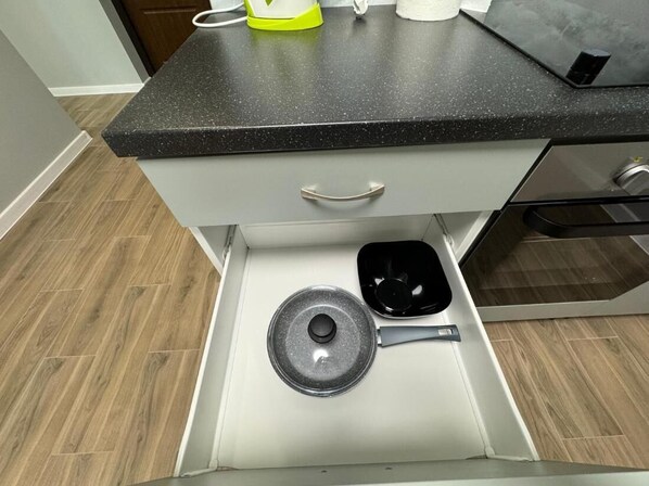 Fridge, microwave, oven, stovetop - 1 numeris Apartamentai su balkonu (Šiauliai)